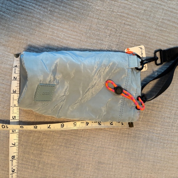 Free People Movement Bottle sling NEW - Picture 3 of 6